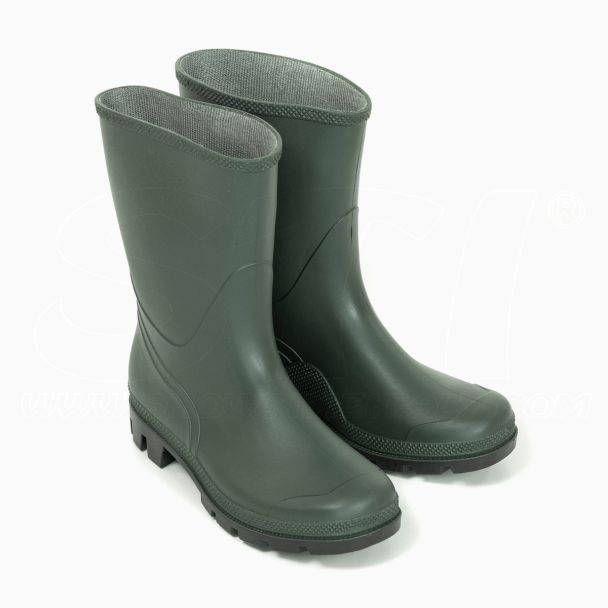 Stivale basso in PVC di colore verde provvisto di suola nera n. 42